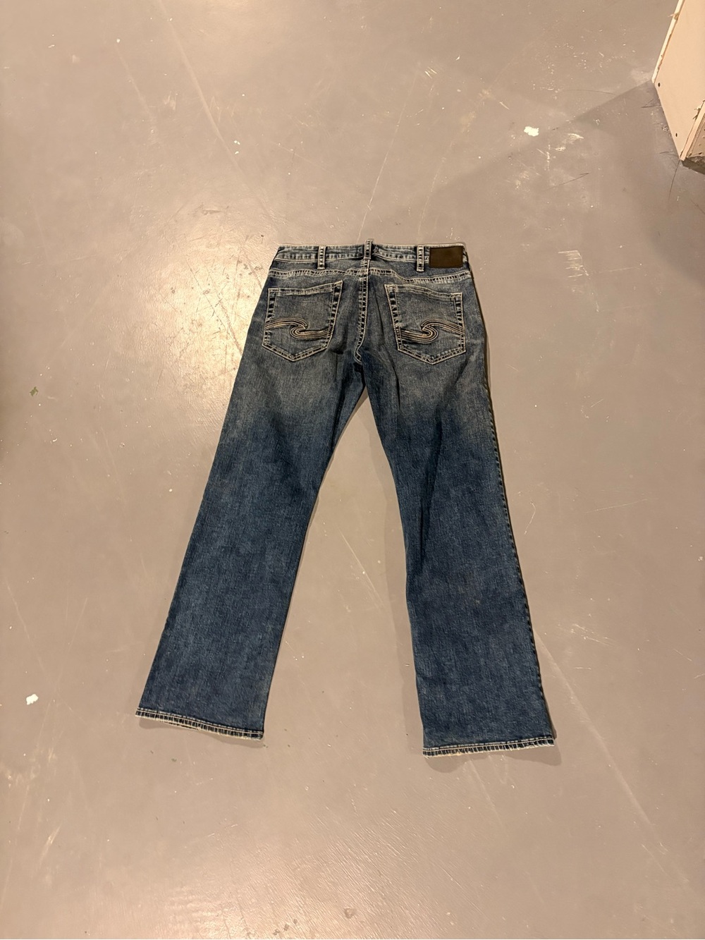 Silver Jeans Relaxed Straight-Leg in Washed Blue